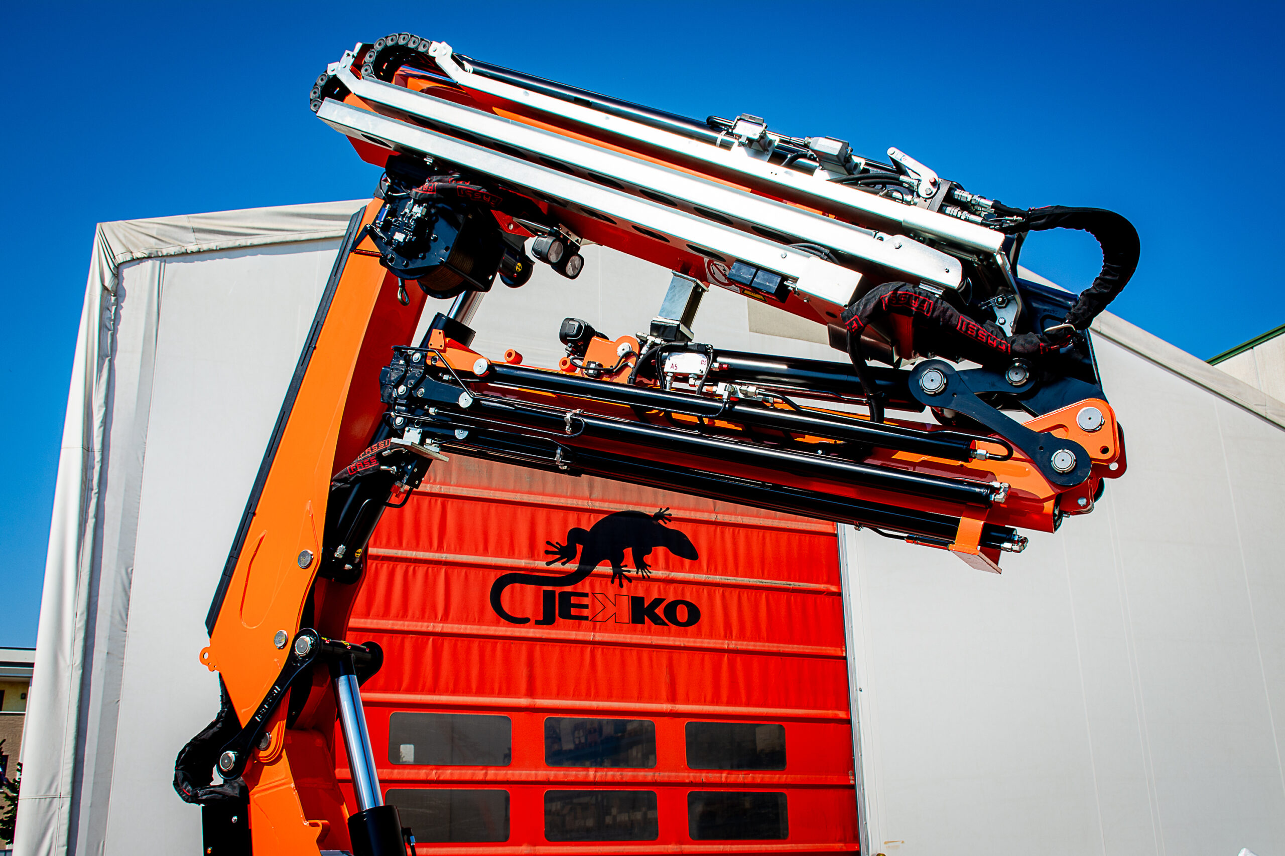 3 przeguby wysięgnika