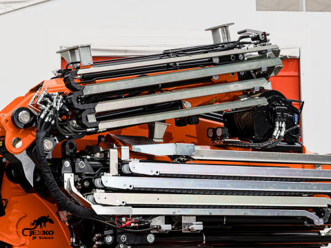 Elektrohydrauliczna aktywacja wysięgnika